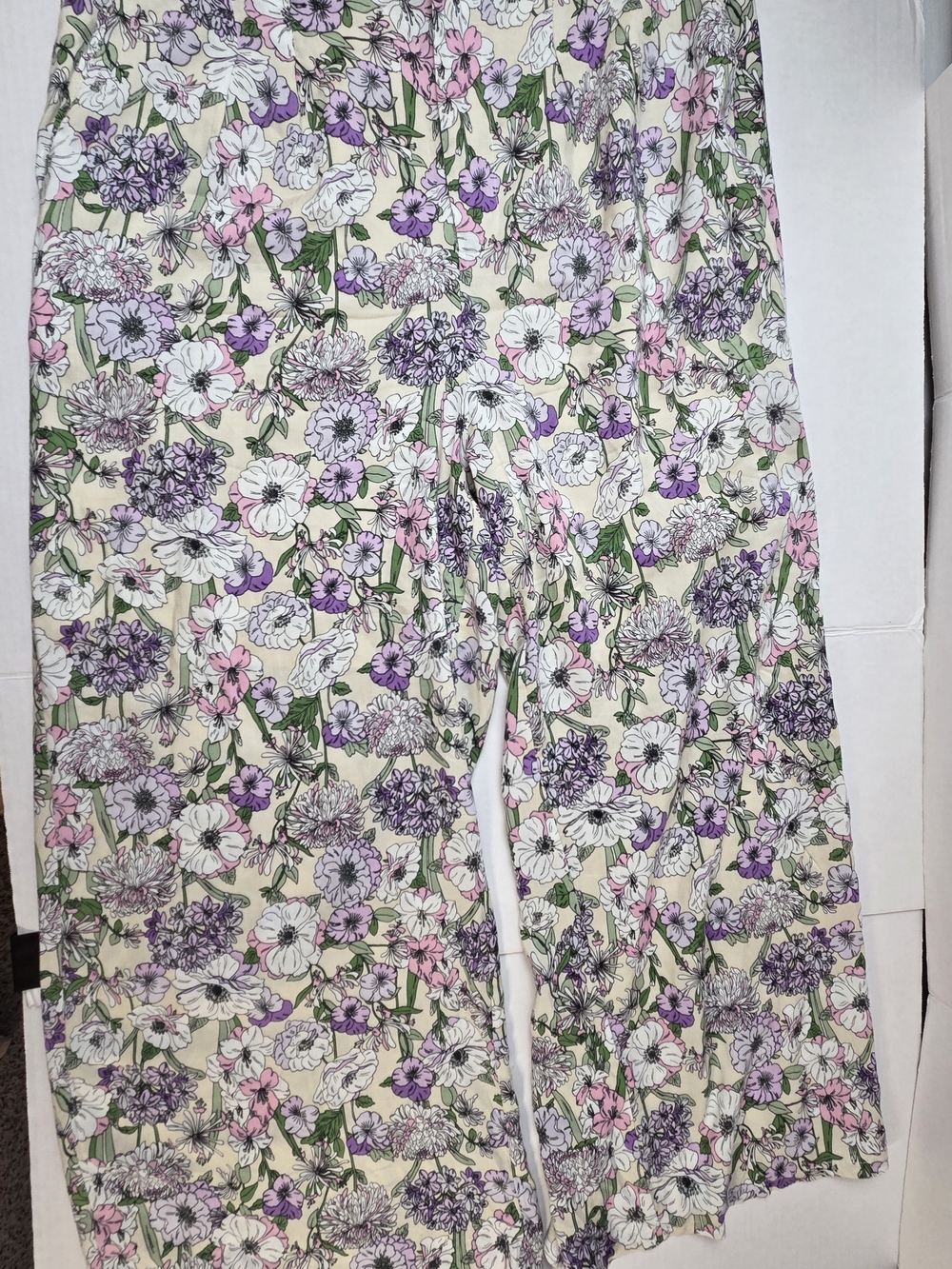 Ivy City Co Lavender & Cream Floral Cropped Wide-Leg Pants - Picture 2 of 11